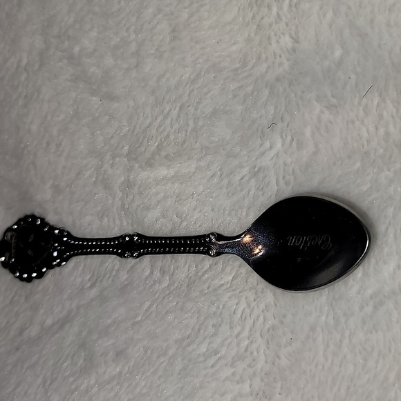 Souvenir Spoon Collectible Trillium Flower - Picture 2 of 5